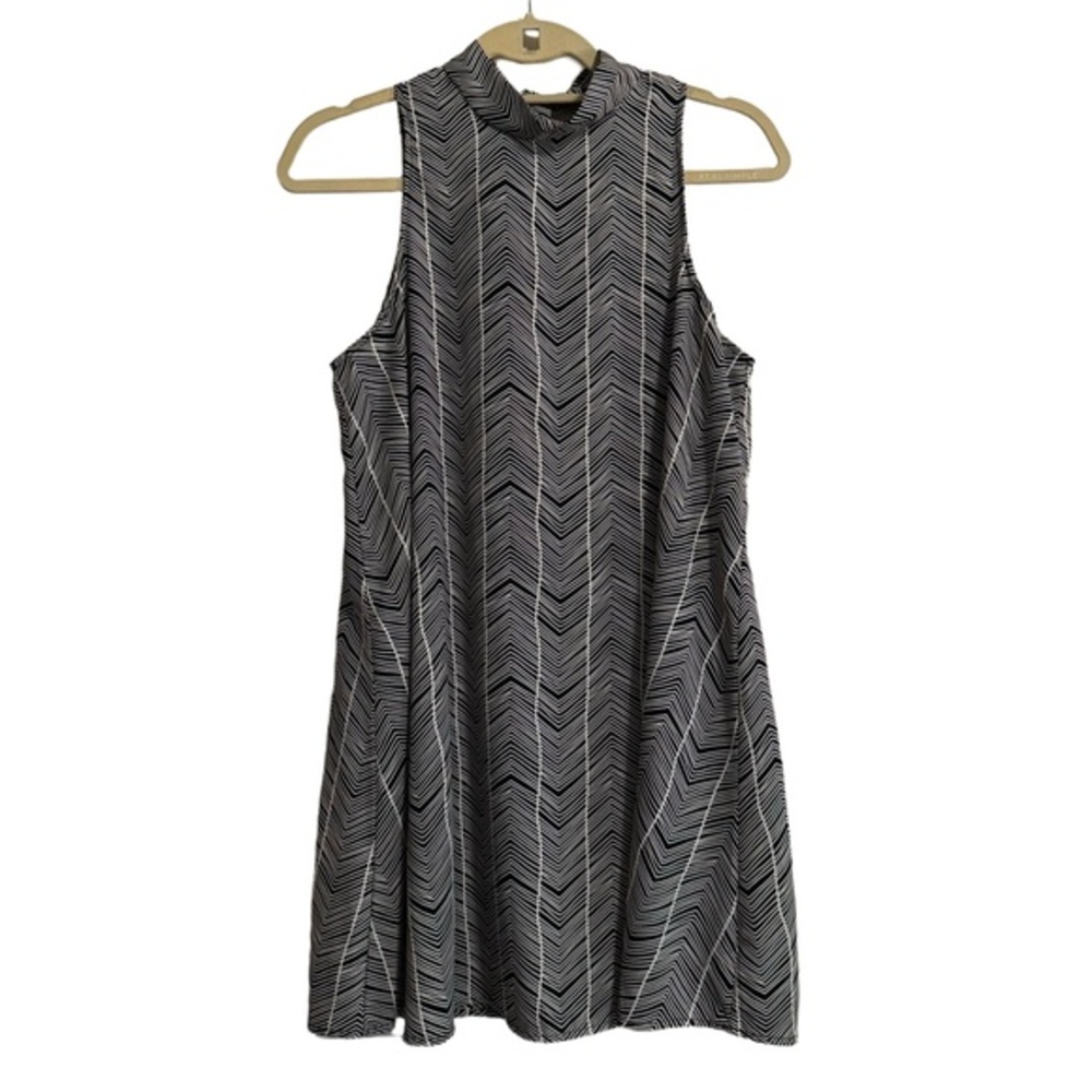 Soprano Dress Womens Small‎ Black And White Patterned Sleeveless Flare